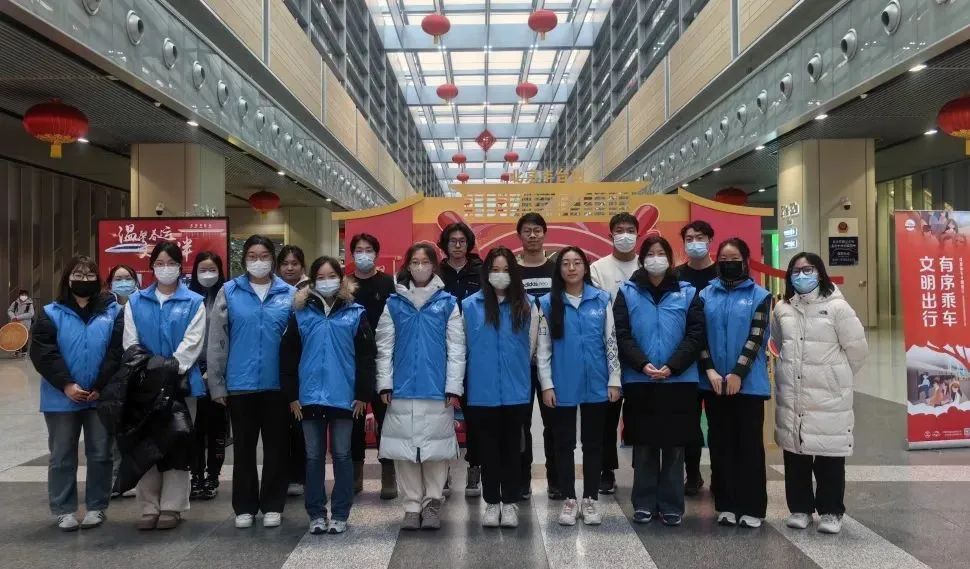 直击春运返乡一线！&ldquo;经贸红&rdquo;与&ldquo;志愿蓝&rdquo;点亮丰台站